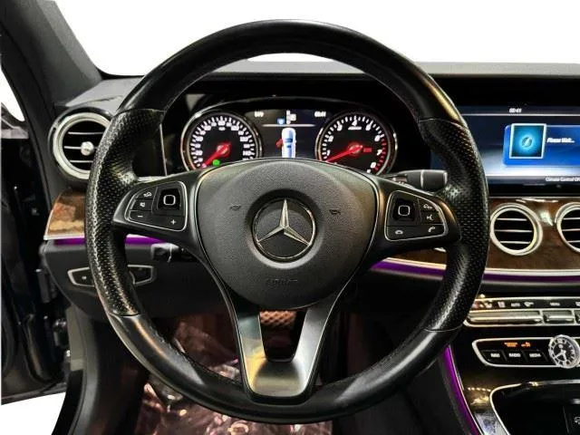 Mercedes-Benz E-Class photo 31