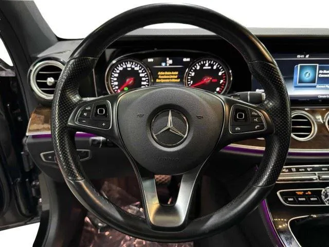 Mercedes-Benz E-Class photo 32