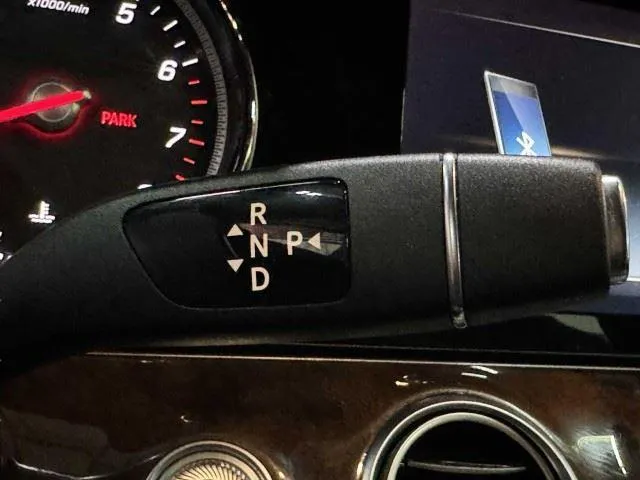 Mercedes-Benz E-Class photo 35