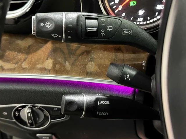 Mercedes-Benz E-Class photo 38