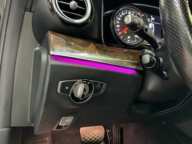 Mercedes-Benz E-Class photo 40