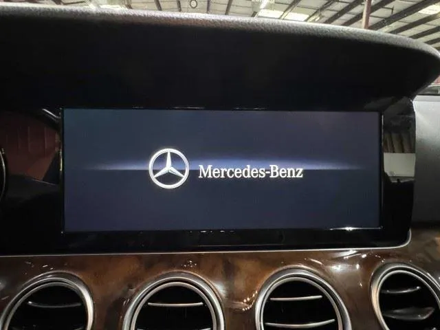 Mercedes-Benz E-Class photo 44