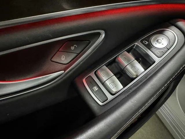Mercedes-Benz S-Class photo 33