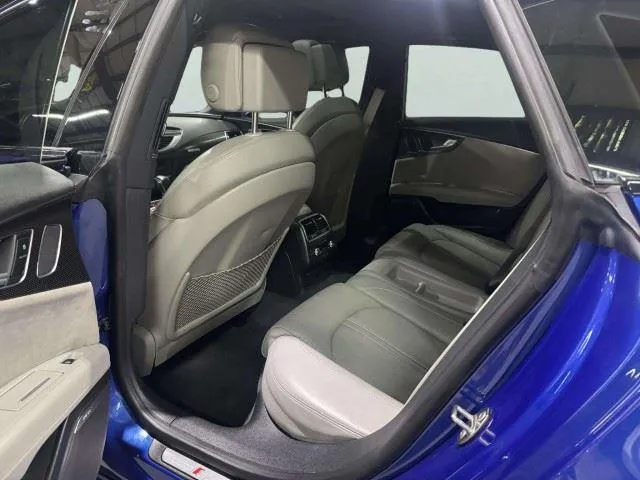Audi S7 photo 29