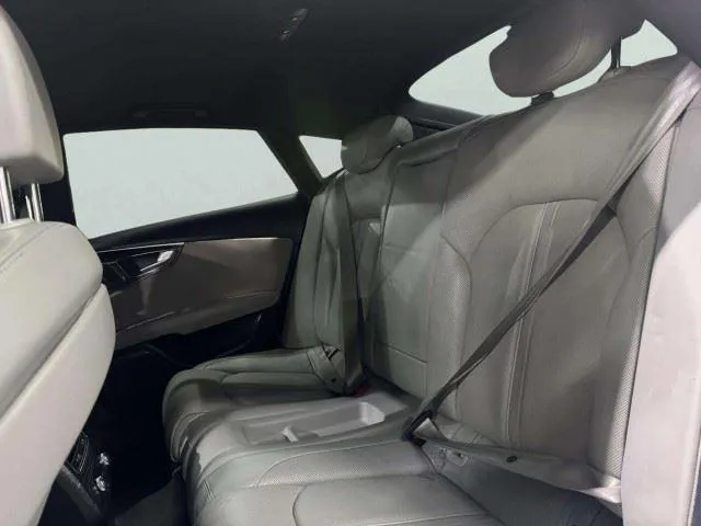 Audi S7 photo 32