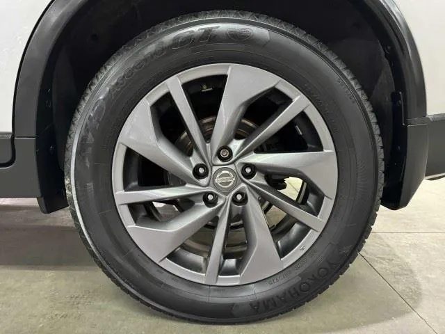 Nissan Rogue photo 14
