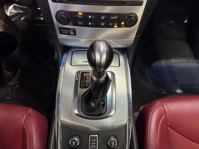 Infiniti Q60 photo 30