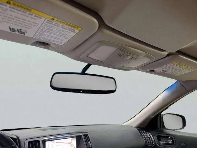 Infiniti Q60 photo 32
