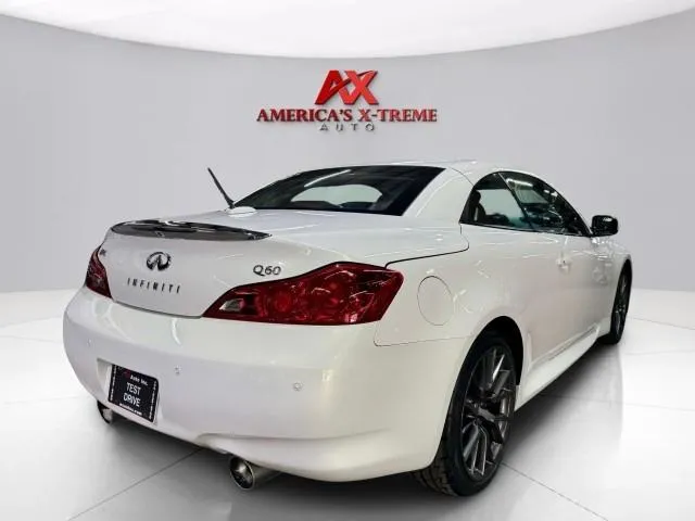 Infiniti Q60 photo 8