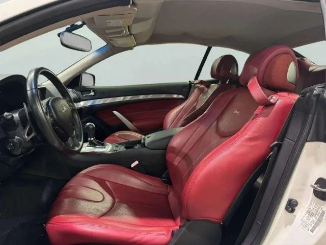 Infiniti Q60 photo 16