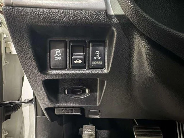 Infiniti Q60 photo 18
