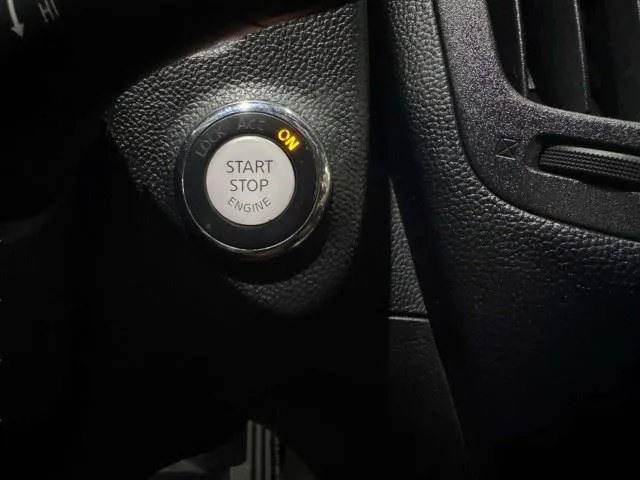 Infiniti Q60 photo 19