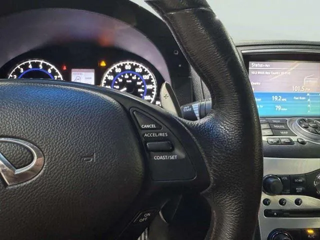 Infiniti Q60 photo 23