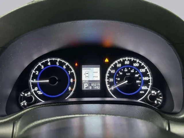 Infiniti Q60 photo 24