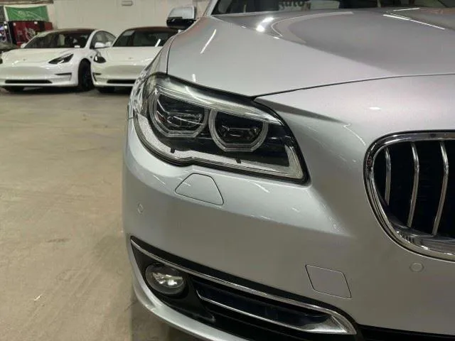 BMW 5 Series photo 11