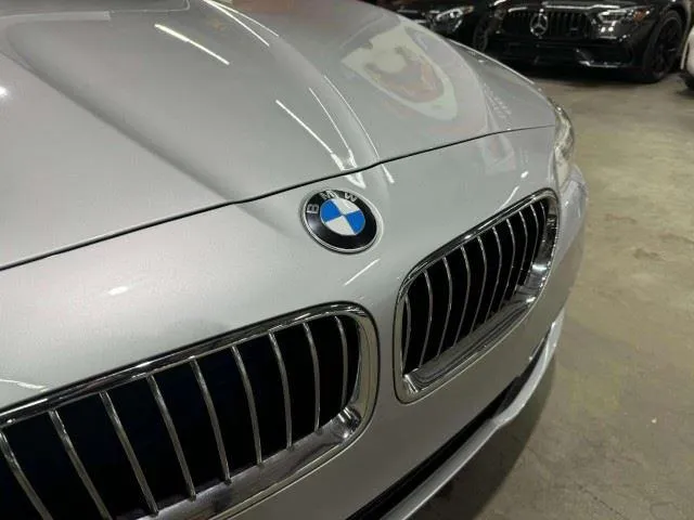 BMW 5 Series photo 12