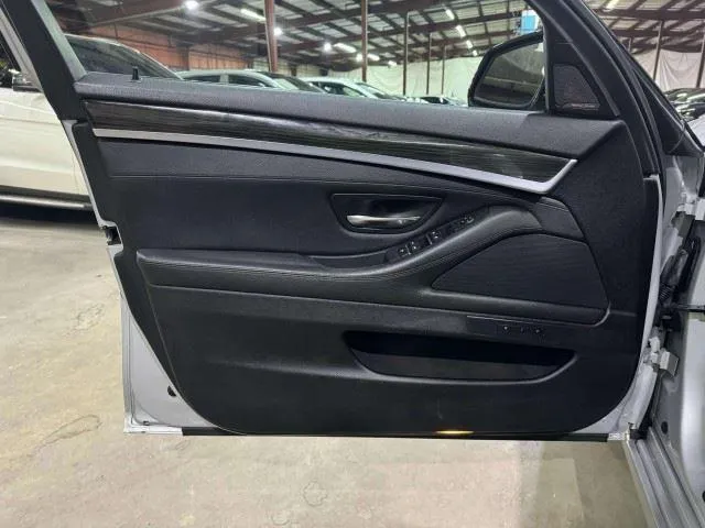 BMW 5 Series photo 14