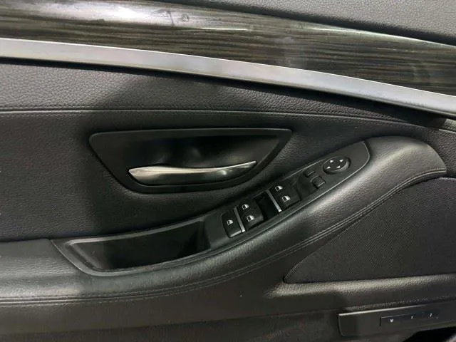 BMW 5 Series photo 15