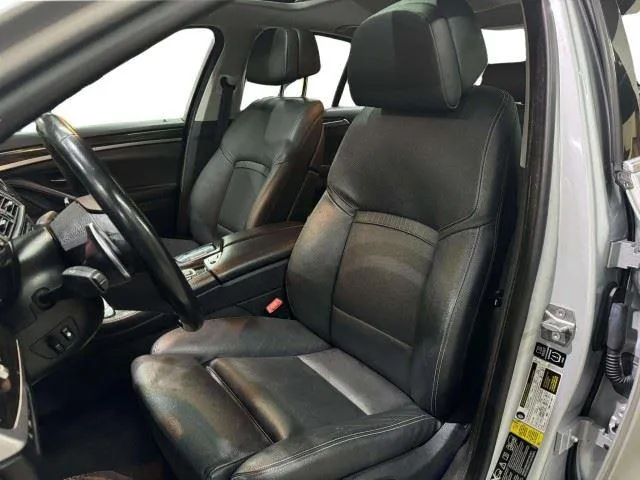 BMW 5 Series photo 17
