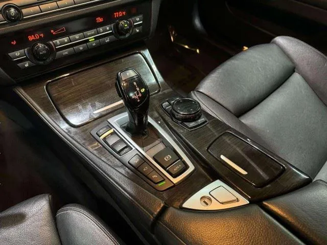 BMW 5 Series photo 30