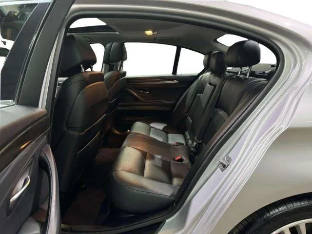 BMW 5 Series photo 32