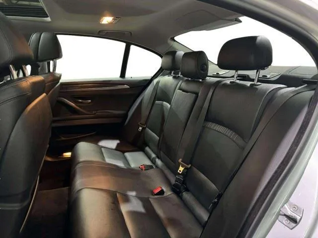 BMW 5 Series photo 33