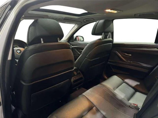 BMW 5 Series photo 34