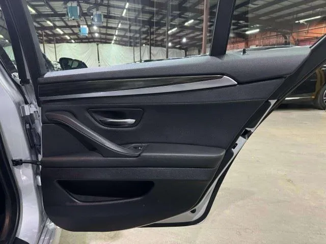 BMW 5 Series photo 35