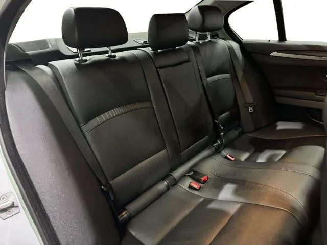 BMW 5 Series photo 37