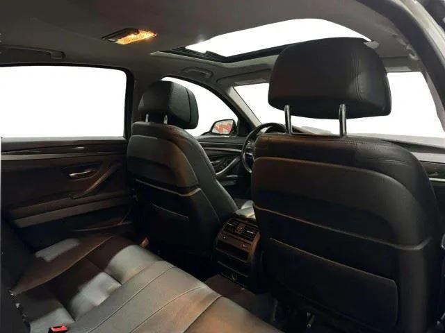 BMW 5 Series photo 38