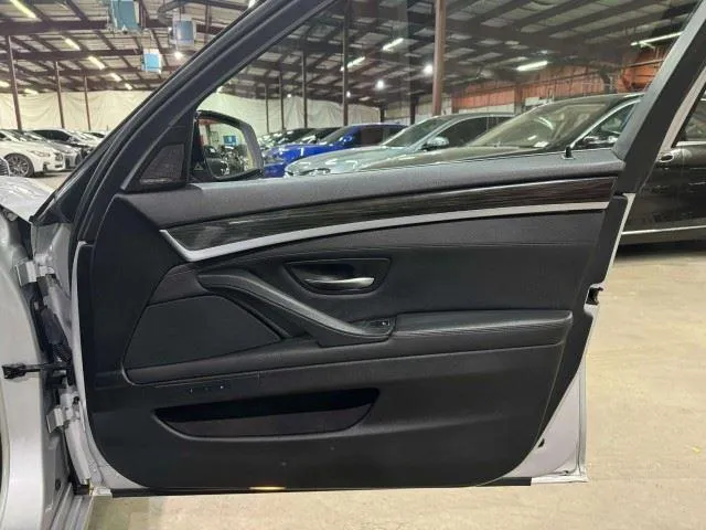 BMW 5 Series photo 39