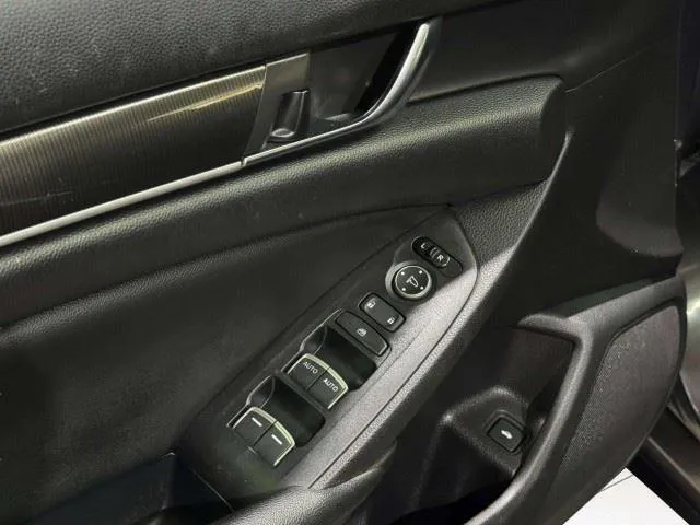 Honda Accord photo 24
