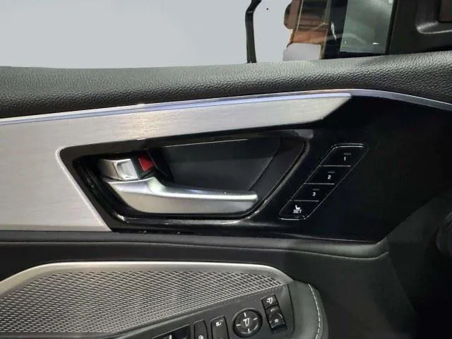 Acura MDX photo 15