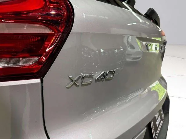 2023 Volvo XC40 Plus - Photo 16