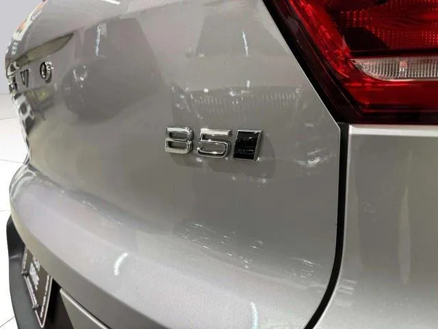 2023 Volvo XC40 Plus - Photo 17