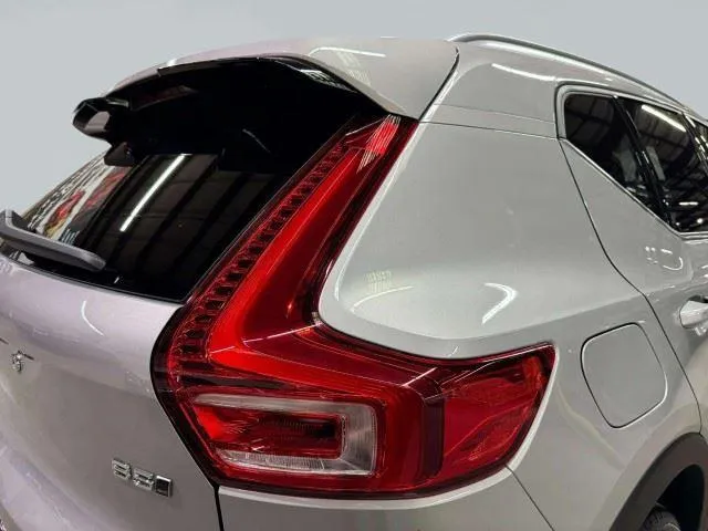2023 Volvo XC40 Plus - Photo 18