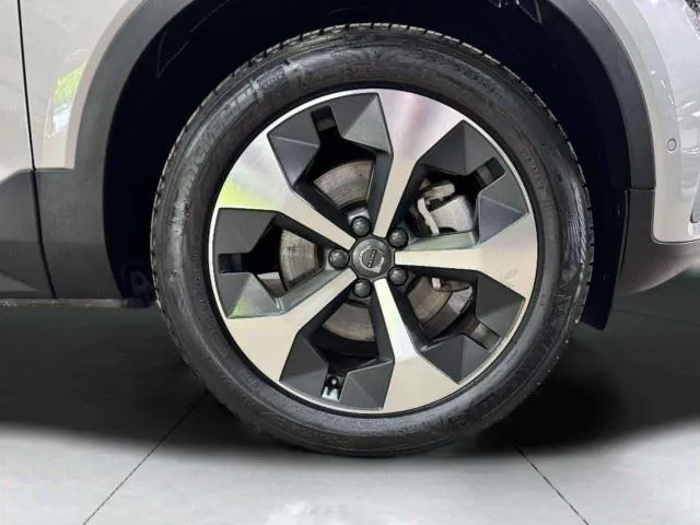 2023 Volvo XC40 Plus - Photo 19