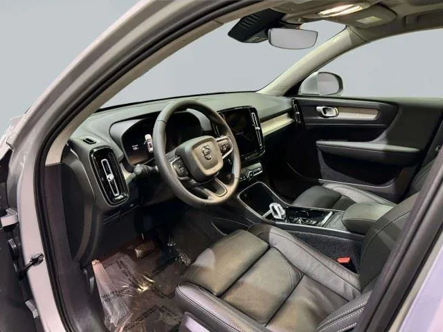 2023 Volvo XC40 Plus - Photo 28