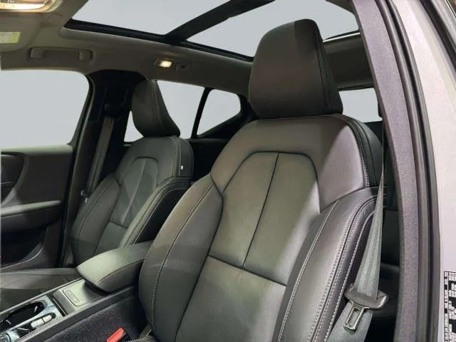 2023 Volvo XC40 Plus - Photo 29