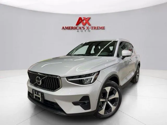 2023 Volvo XC40 Plus - Photo 2