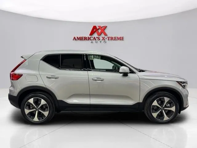 2023 Volvo XC40 Plus - Photo 9