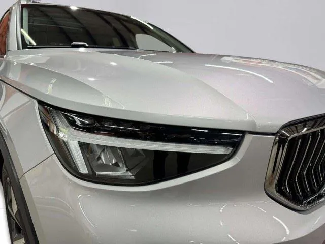 2023 Volvo XC40 Plus - Photo 11