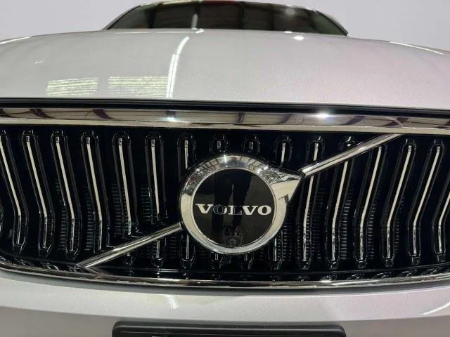 2023 Volvo XC40 Plus - Photo 12