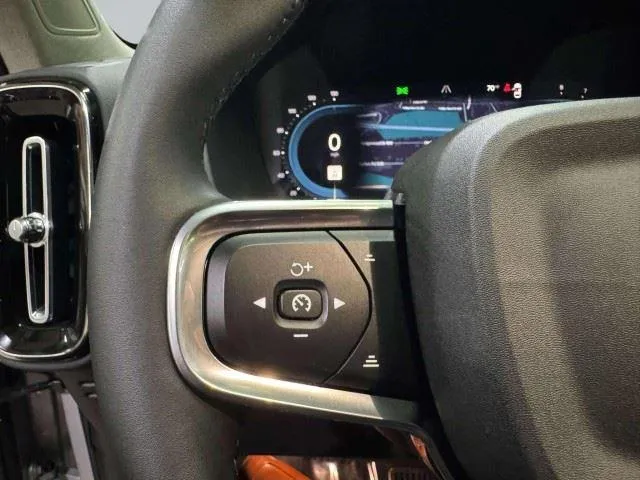 2023 Volvo XC40 Plus - Photo 31