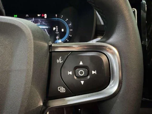 2023 Volvo XC40 Plus - Photo 32