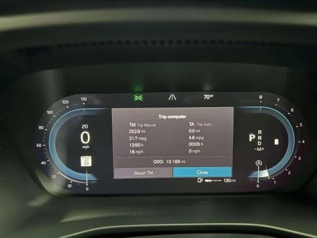 2023 Volvo XC40 Plus - Photo 36