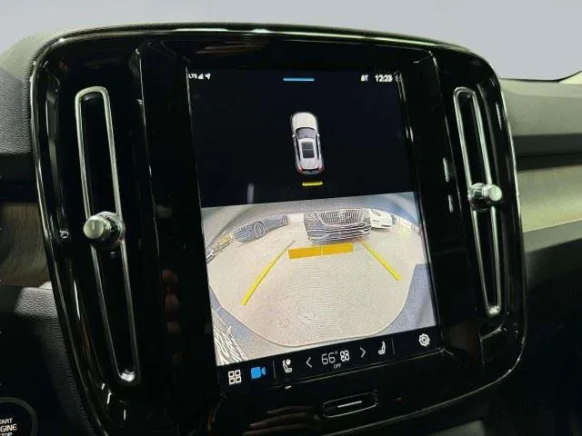 2023 Volvo XC40 Plus - Photo 40