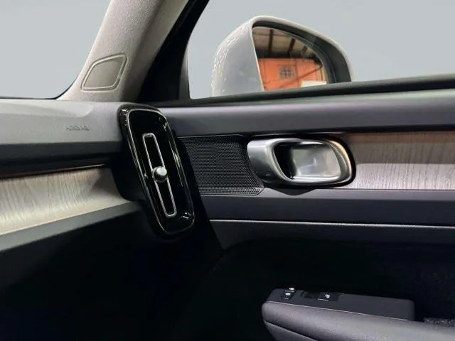 2023 Volvo XC40 Plus - Photo 41
