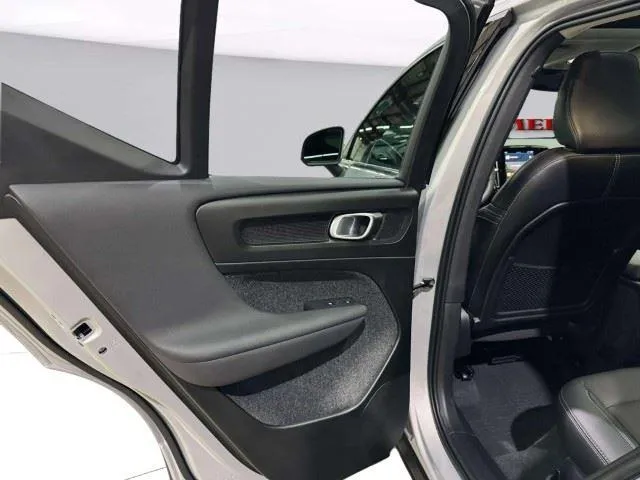2023 Volvo XC40 Plus - Photo 44