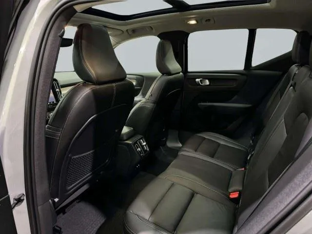 2023 Volvo XC40 Plus - Photo 45